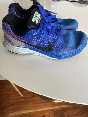 Nike woman’s Lunarglide 7 Blue Sneakers with Black and orange Accents size 8